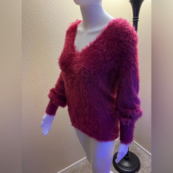 Bestow Magenta Fuzzy Fluffy polyester Sweater size S NWT - Picture 6 of 6